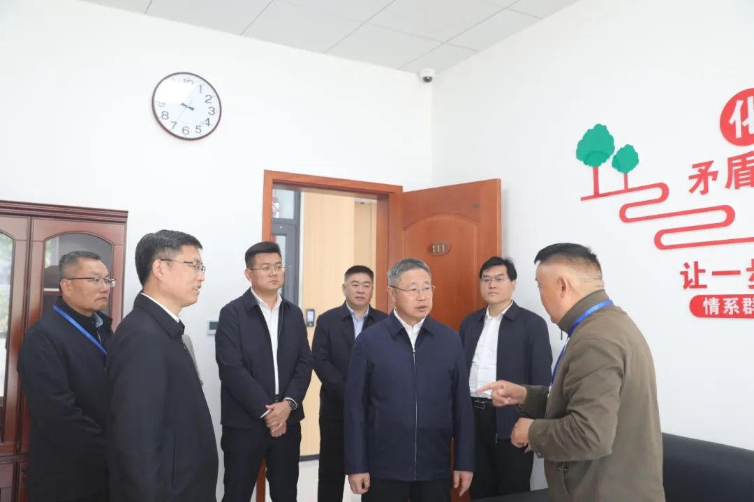 枣庄市委副书记、政法委书记张国洲来滕调研综治中心规范化建设工作